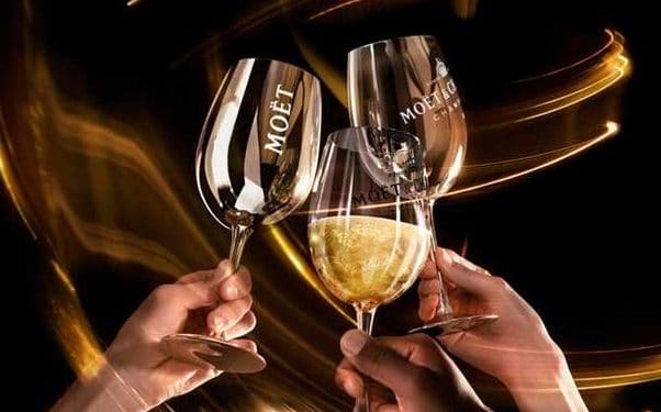 Moët & Chandon Golden Tree reveal brings festive glamour to the City of Gold
